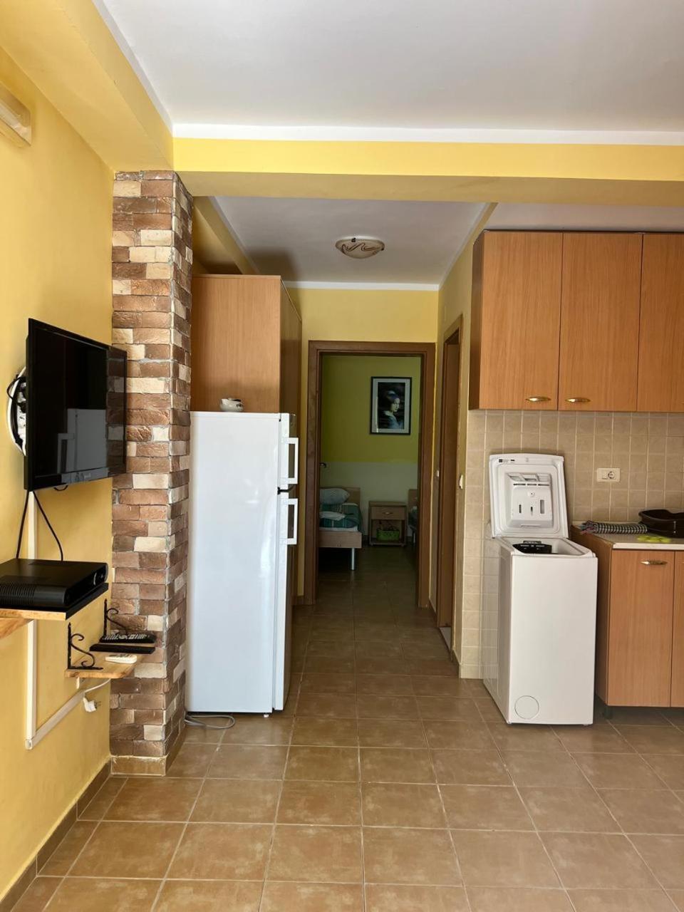 Apartments Brnjada Sutomore Quarto foto