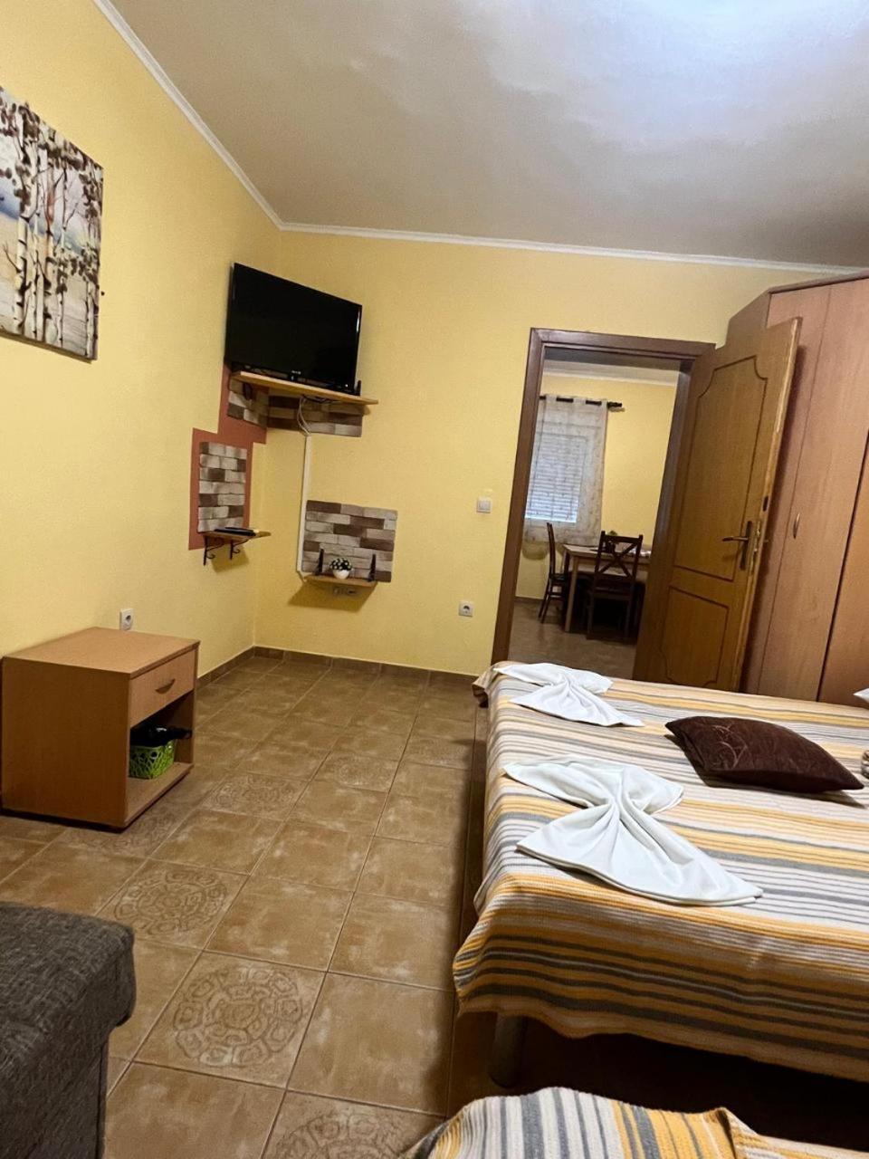 Apartments Brnjada Sutomore Quarto foto