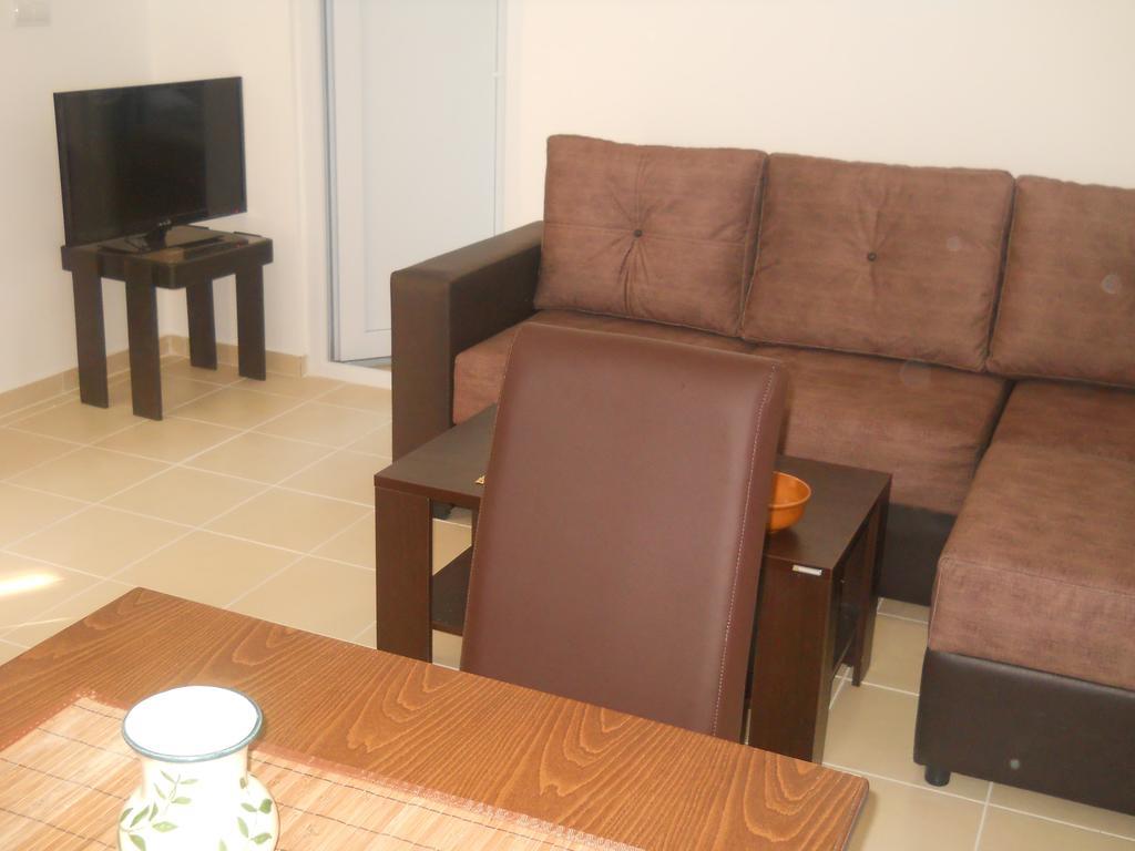 Apartments Brnjada Sutomore Quarto foto