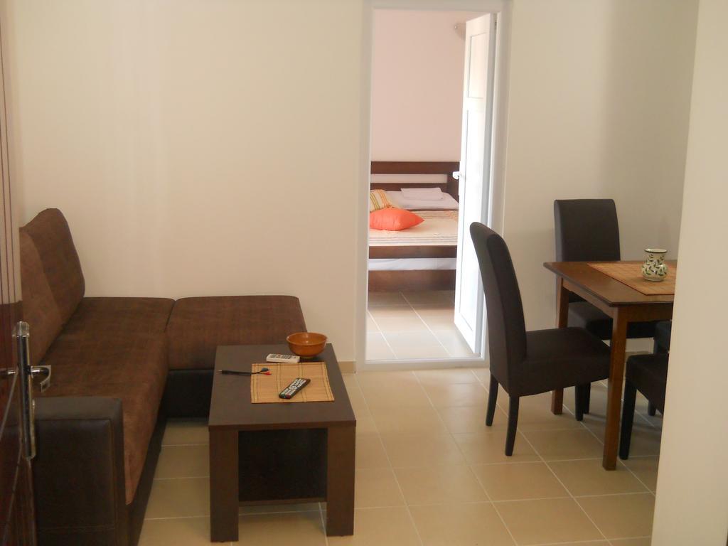 Apartments Brnjada Sutomore Quarto foto