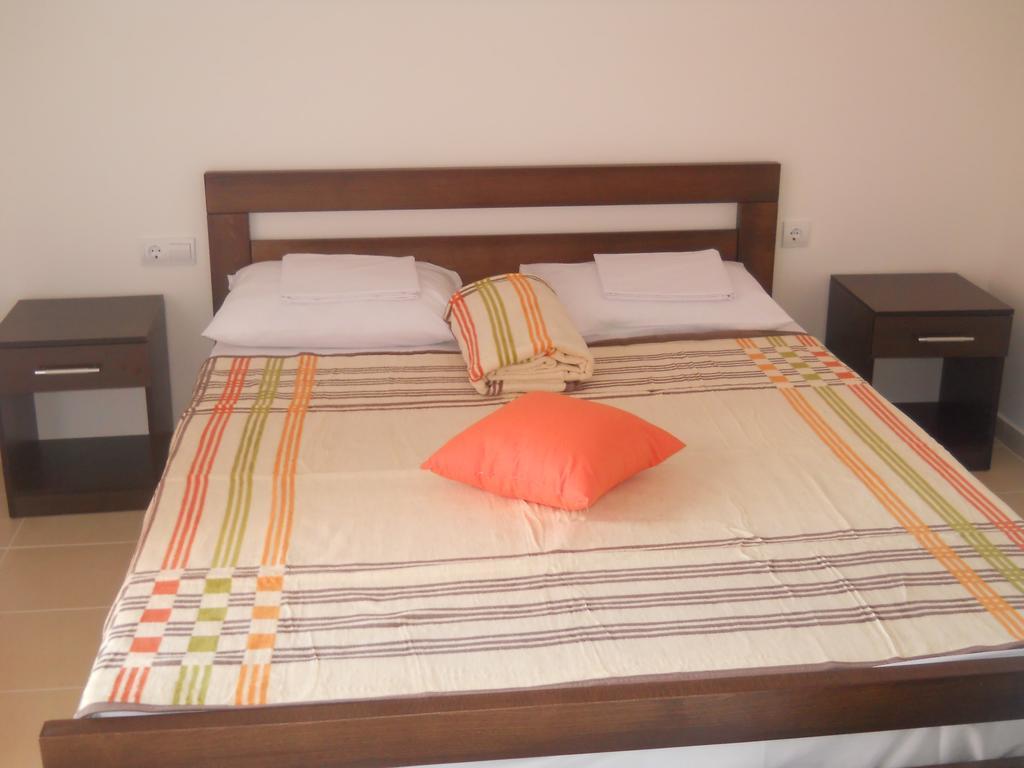 Apartments Brnjada Sutomore Quarto foto